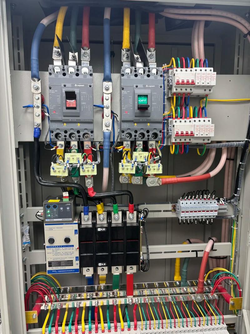 在工地現(xiàn)場 高低壓成套設(shè)備的一天與行業(yè)洞察